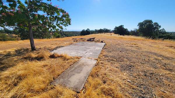 44 Acres of Land for Sale in Igo, California