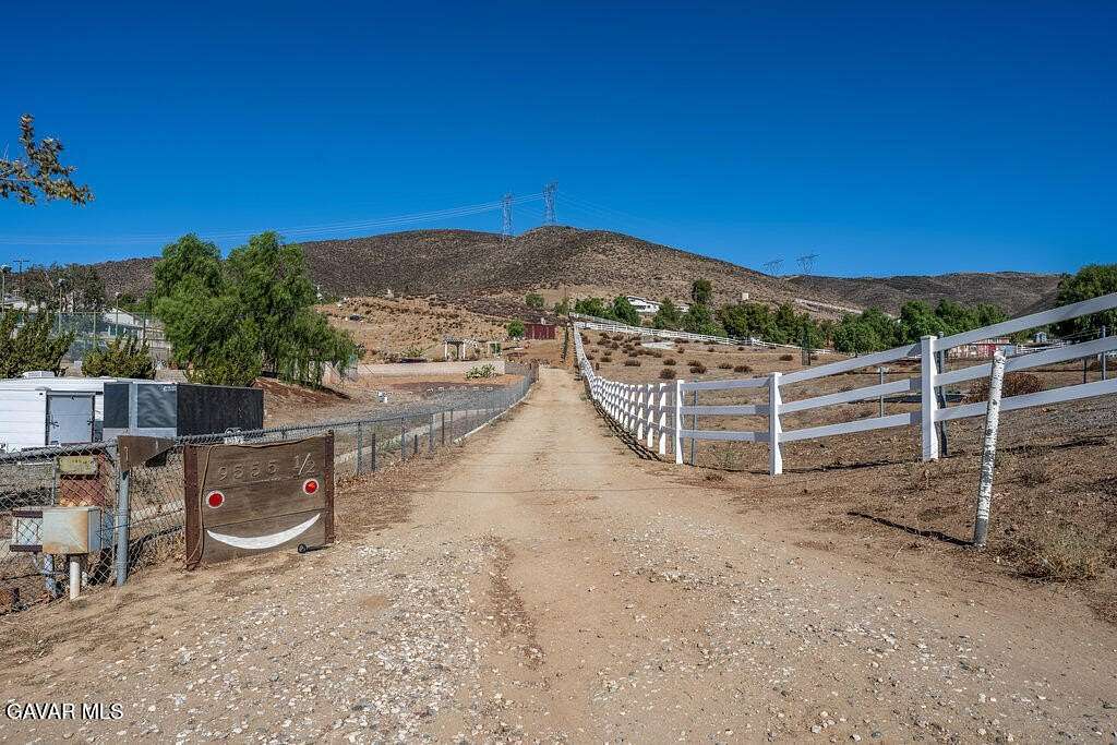 2.44 Acres of Residential Land with Home for Sale in Agua Dulce, California