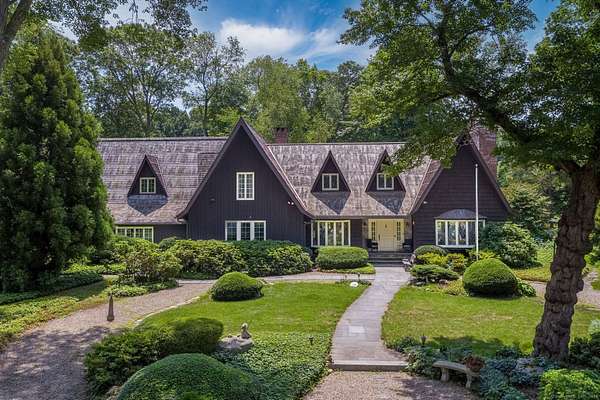 2.9 Acres of Residential Land with Home for Sale in Old Lyme, Connecticut