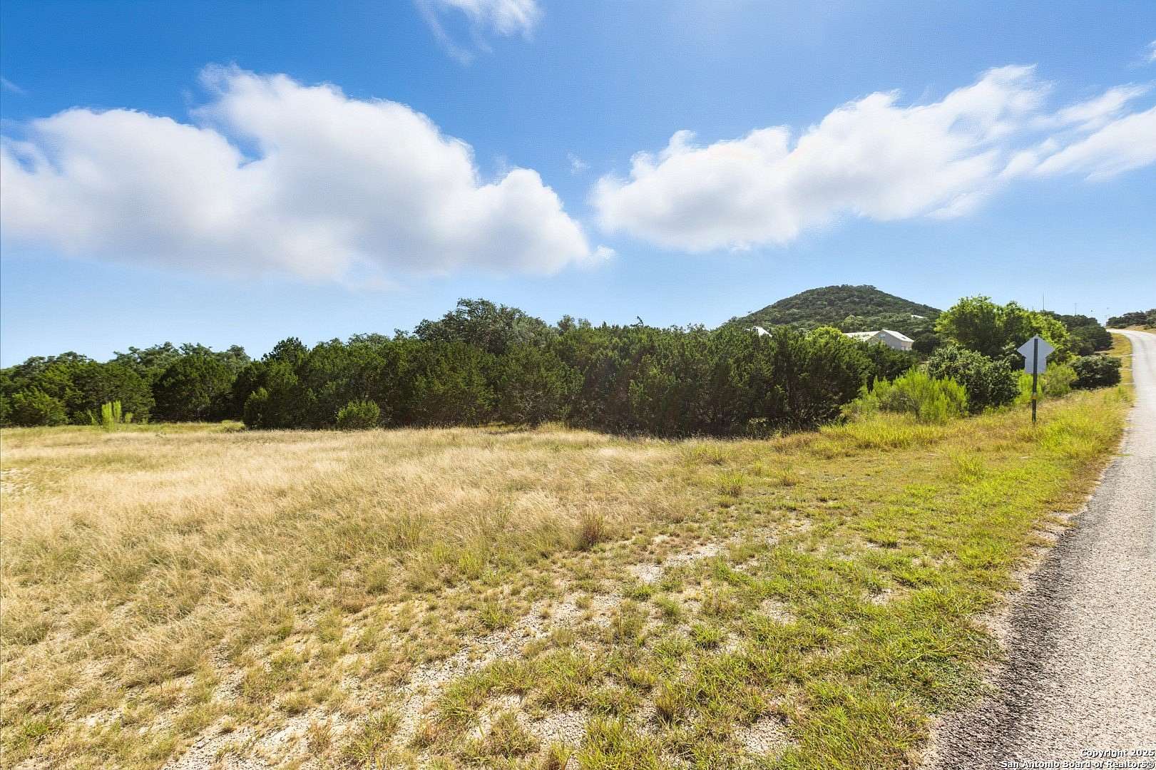 1.39 Acres of Residential Land for Sale in Lakehills, Texas