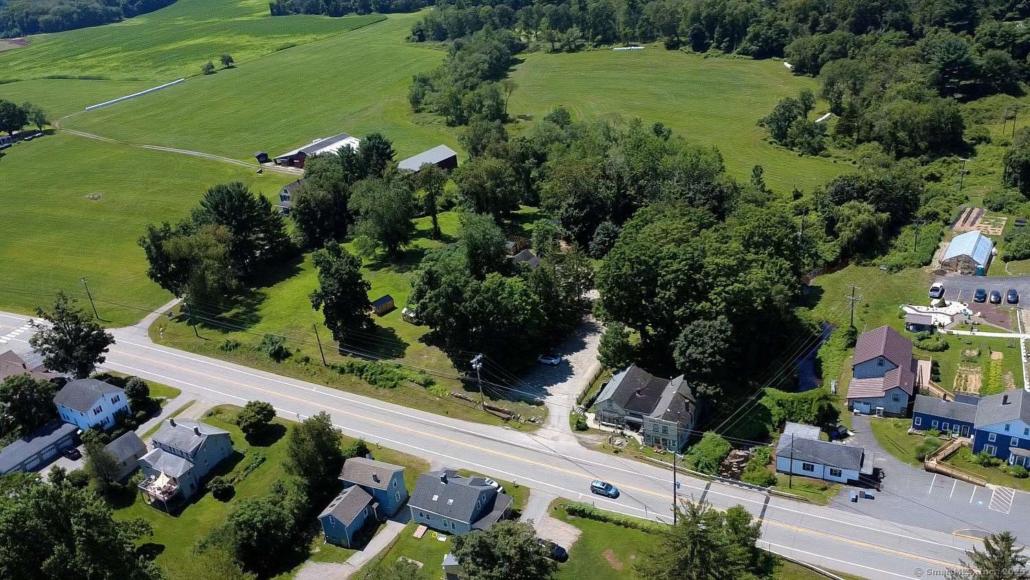 4 Acres of Improved Commercial Land for Sale in Woodstock, Connecticut