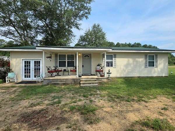 7 Acres of Residential Land with Home for Sale in Hamilton, Alabama