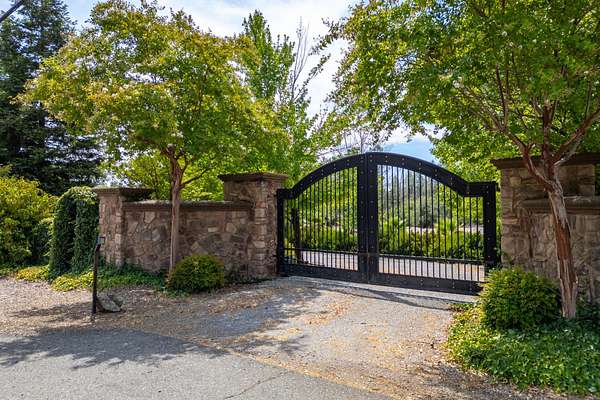 2.35 Acres of Residential Land with Home for Sale in Redding, California