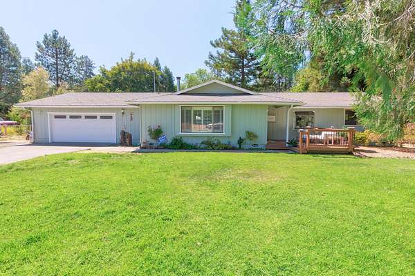 2.85 Acres of Residential Land with Home for Sale in Grants Pass, Oregon