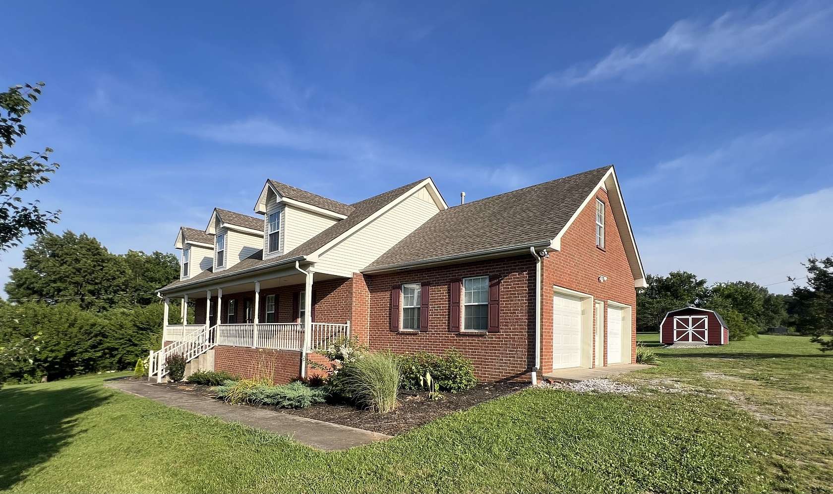 1.63 Acres of Residential Land with Home for Sale in Springfield, Tennessee