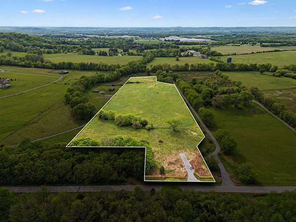 8 Acres of Land for Sale in Columbia, Tennessee