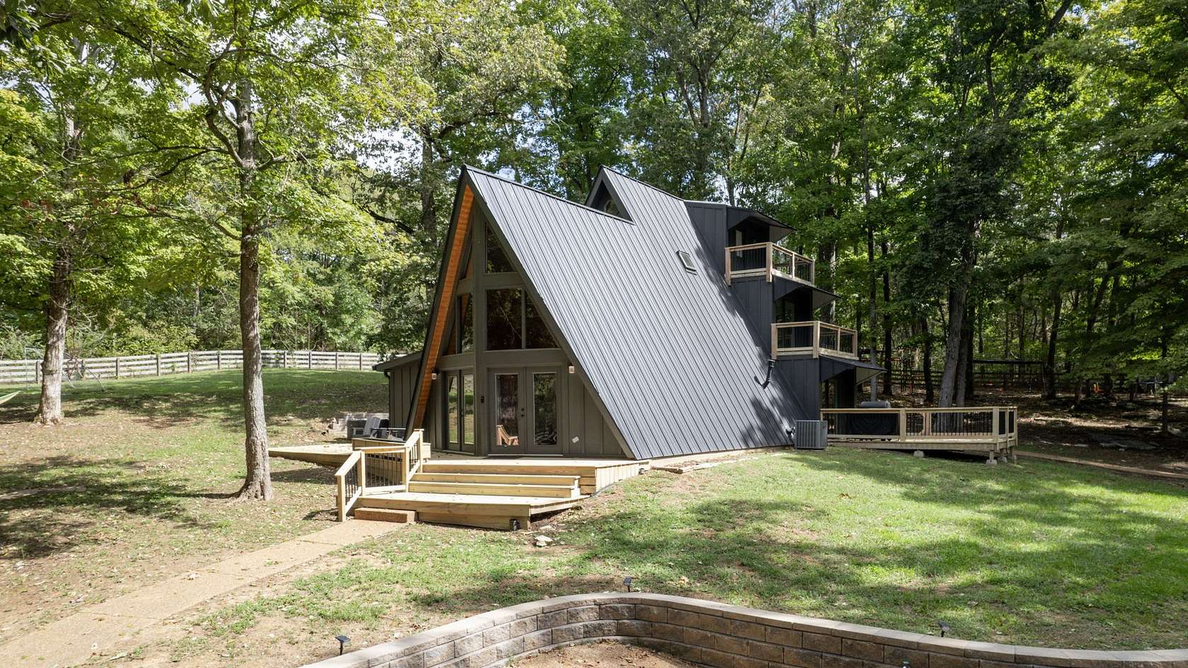 2.23 Acres of Residential Land with Home for Sale in Columbia, Tennessee