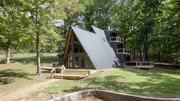 2.23 Acres of Residential Land with Home for Sale in Columbia, Tennessee