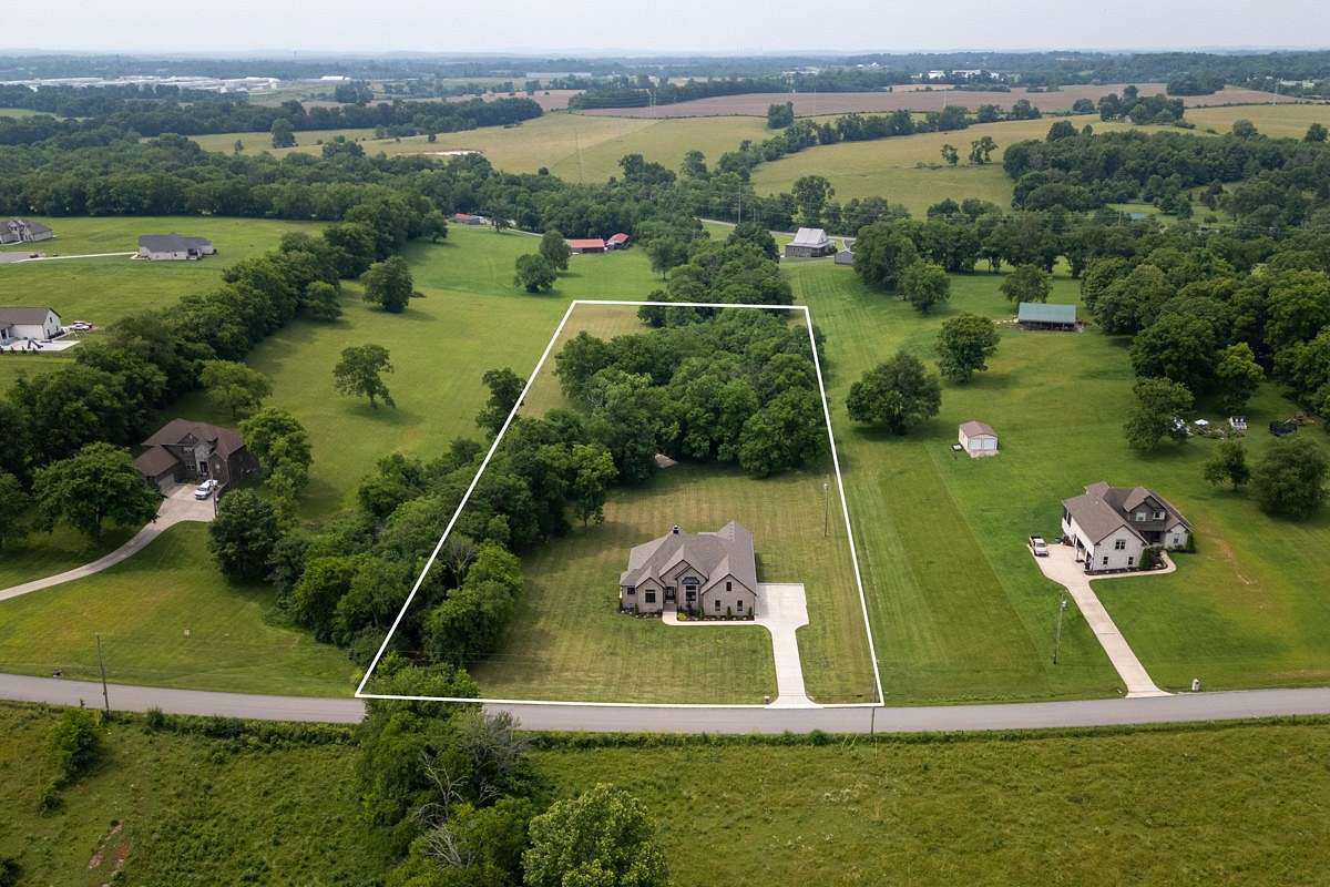 5.1 Acres of Residential Land with Home for Sale in Gallatin, Tennessee