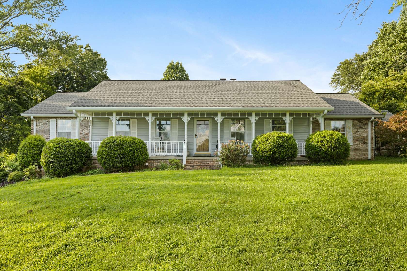 2.47 Acres of Residential Land with Home for Sale in Lebanon, Tennessee