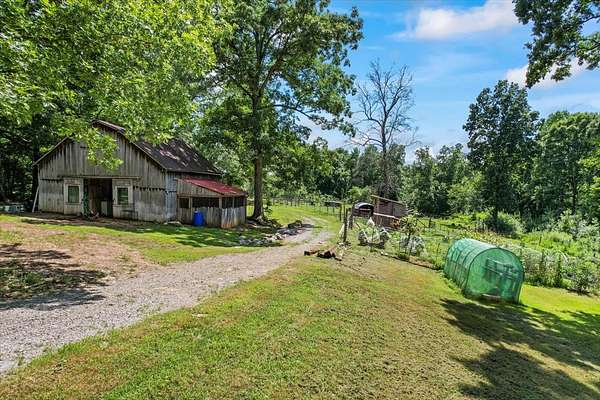 5.32 Acres of Agricultural Land for Sale in Ashland City, Tennessee