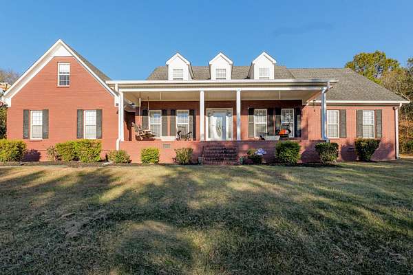 5 Acres of Residential Land with Home for Sale in Pulaski, Tennessee