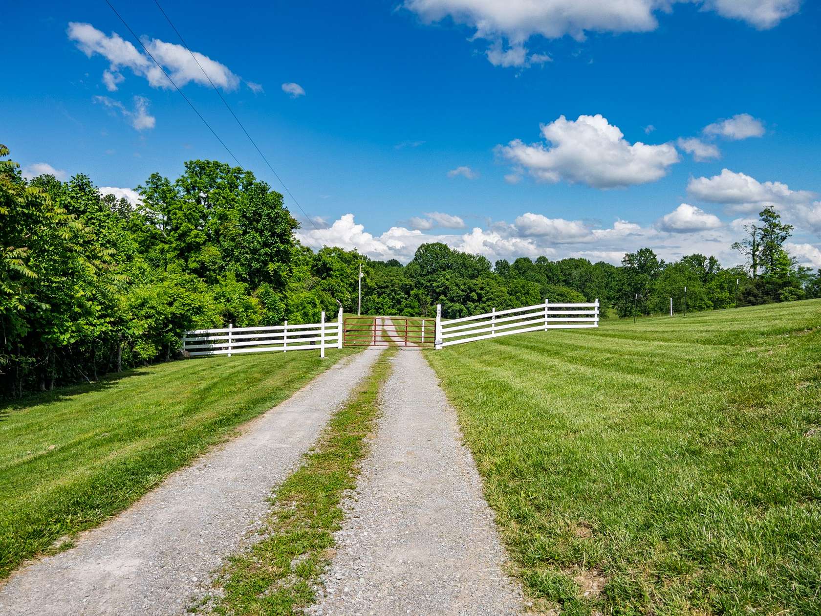 28.9 Acres of Land with Home for Sale in Hendersonville, Tennessee