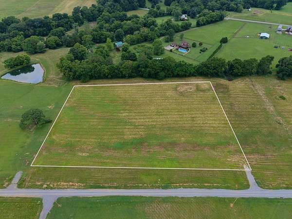 5.73 Acres of Residential Land for Sale in Cottontown, Tennessee
