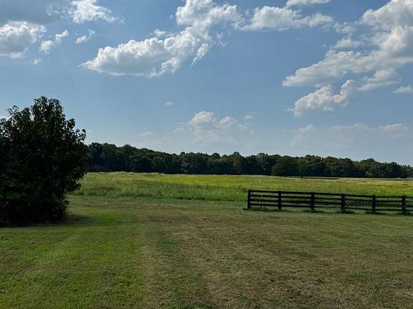 5 Acres of Residential Land for Sale in Portland, Tennessee