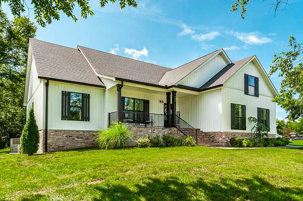 2.13 Acres of Residential Land with Home for Sale in Castalian Springs, Tennessee