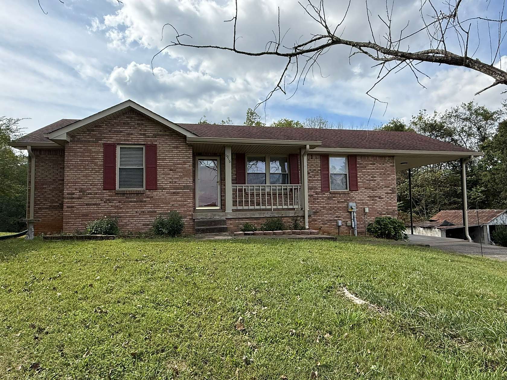 5 Acres of Residential Land with Home for Sale in Clarksville, Tennessee