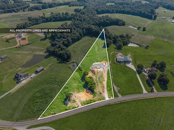 5 Acres of Residential Land with Home for Sale in Clarksville, Tennessee