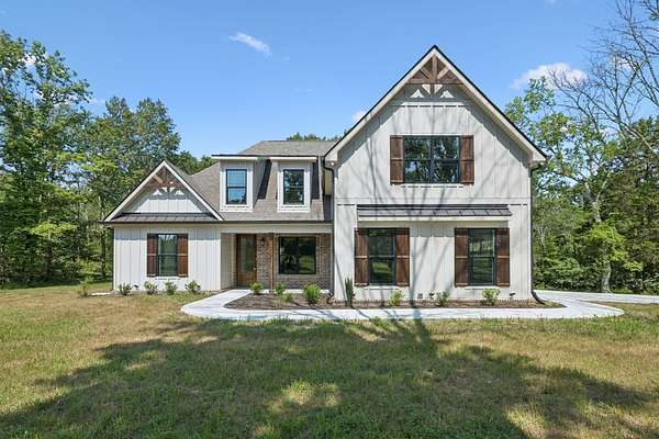 11.7 Acres of Land with Home for Sale in Lebanon, Tennessee