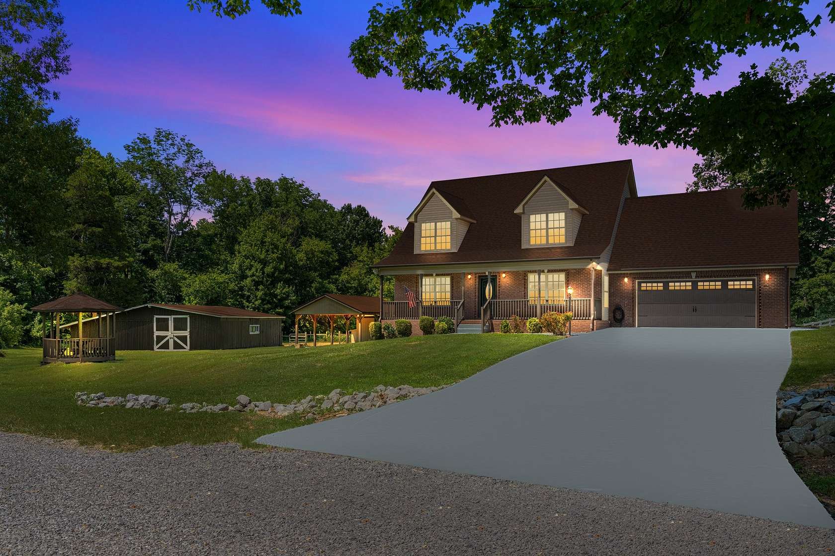 6 Acres of Land with Home for Sale in Clarksville, Tennessee