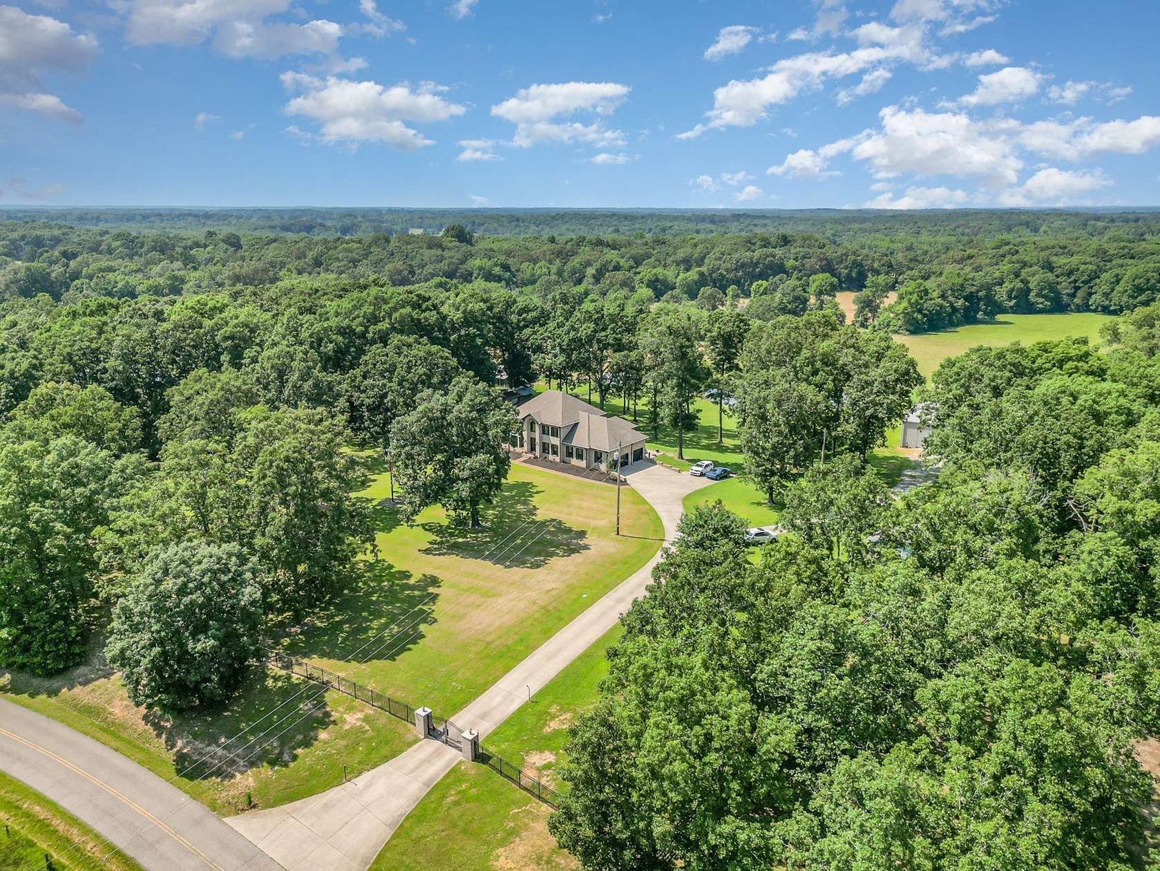 16.4 Acres of Land with Home for Sale in Dickson, Tennessee