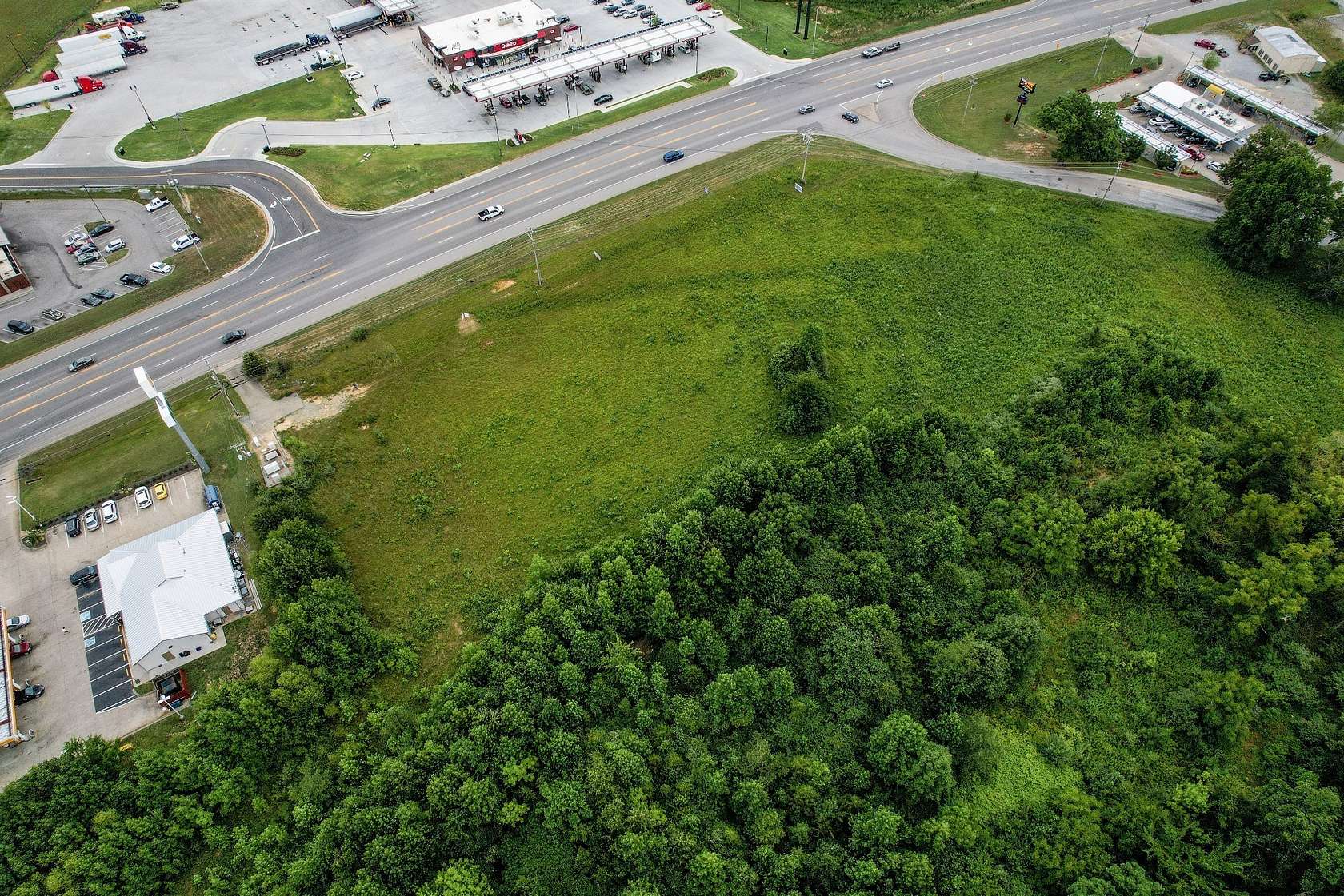 2 Acres of Commercial Land for Sale in Dickson, Tennessee