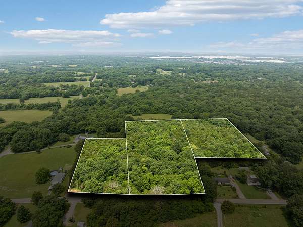 8.22 Acres of Residential Land with Home for Sale in Murfreesboro, Tennessee