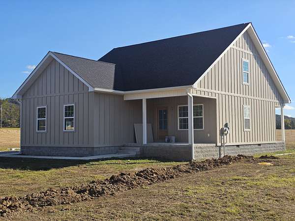 6.5 Acres of Residential Land with Home for Sale in Decherd, Tennessee