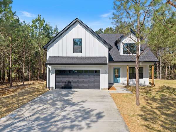 5 Acres of Residential Land with Home for Sale in Manchester, Tennessee