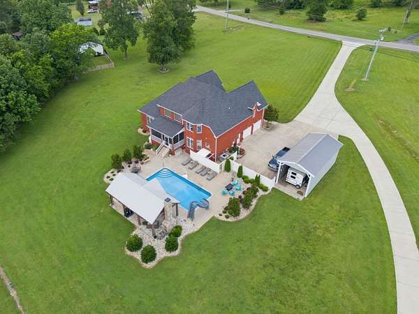 5 Acres of Residential Land with Home for Sale in Lebanon, Tennessee