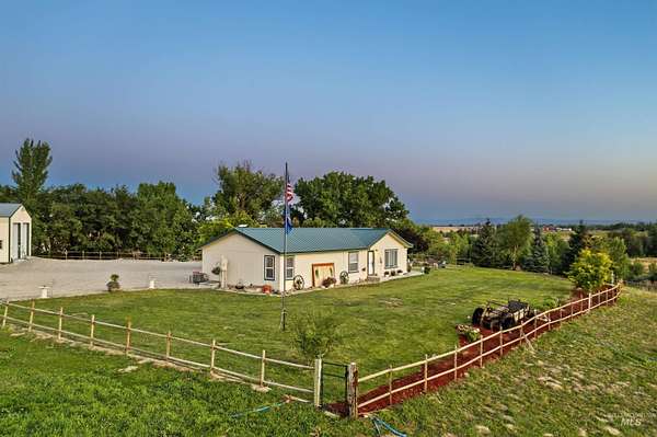 5 Acres of Residential Land with Home for Sale in Caldwell, Idaho