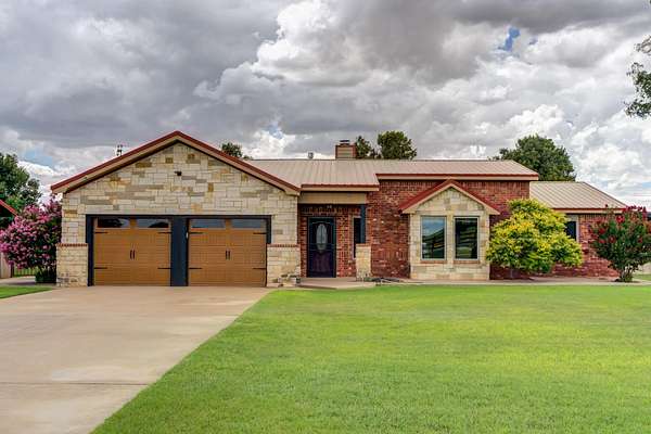 1.5 Acres of Residential Land with Home for Sale in Lubbock, Texas