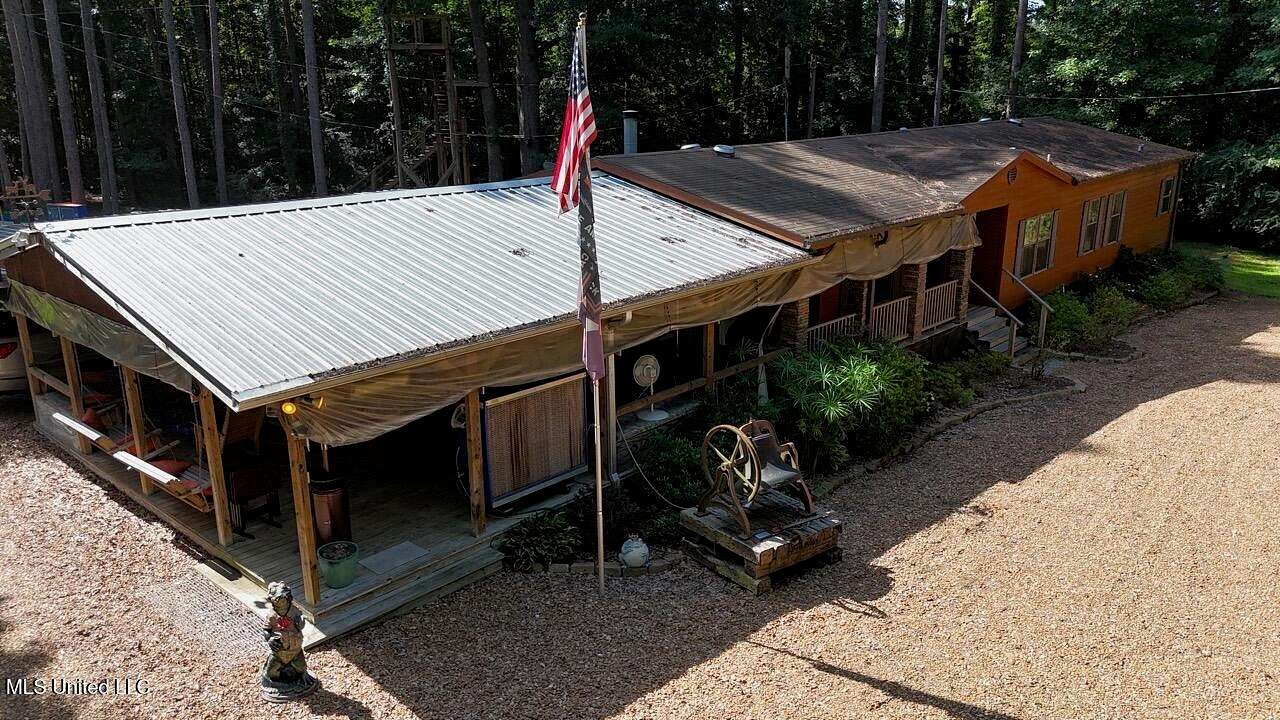 8 Acres of Residential Land with Home for Sale in Natchez, Mississippi