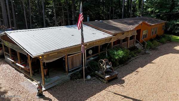 8 Acres of Residential Land with Home for Sale in Natchez, Mississippi