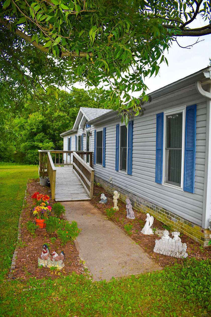 9.7 Acres of Residential Land with Home for Sale in Vienna, Missouri