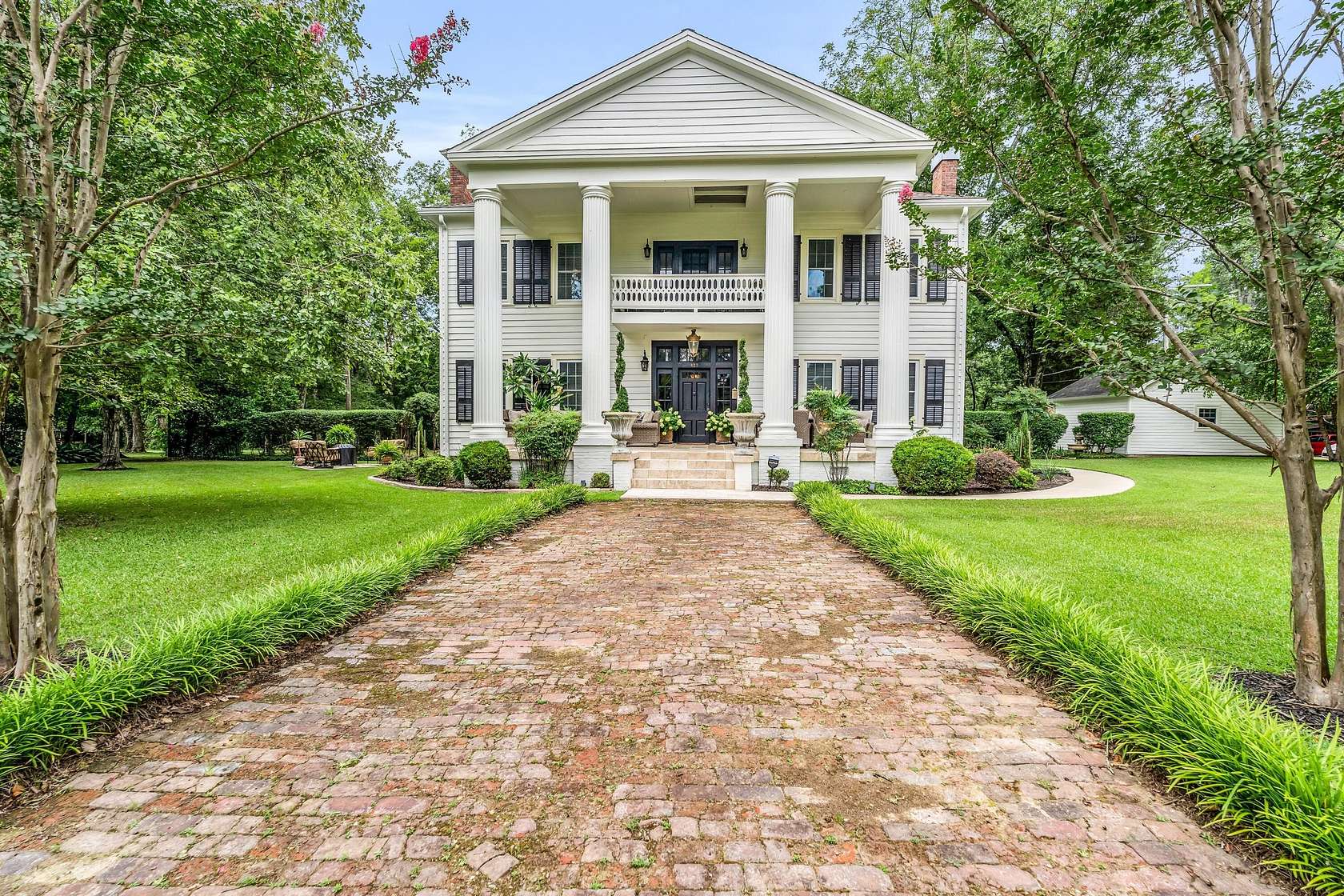 1.8 Acres of Residential Land with Home for Sale in Aberdeen, Mississippi