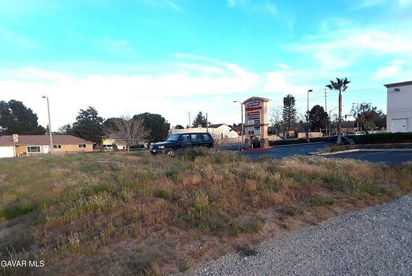 0.25 Acres of Commercial Land for Sale in Quartz Hill, California