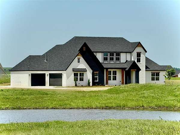 2 Acres of Residential Land with Home for Sale in Piedmont, Oklahoma