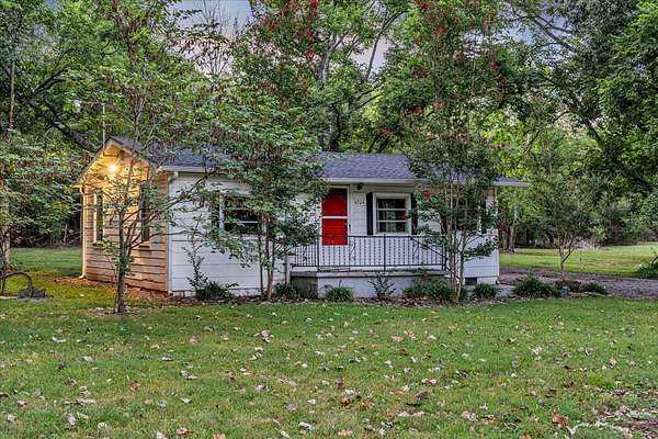 6 Acres of Residential Land with Home for Sale in Murfreesboro, Tennessee