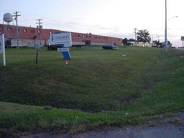 0.5 Acres of Commercial Land for Sale in Lafayette, Tennessee