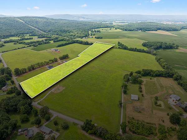 11 Acres of Recreational Land with Home for Sale in Decherd, Tennessee