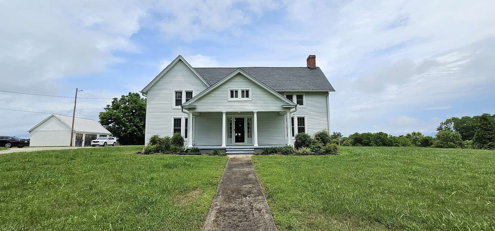 5 Acres of Residential Land with Home for Sale in Cunningham, Tennessee