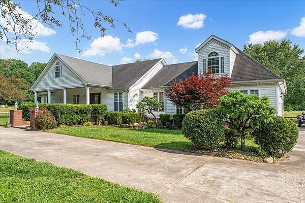 5.38 Acres of Residential Land with Home for Sale in Manchester, Tennessee