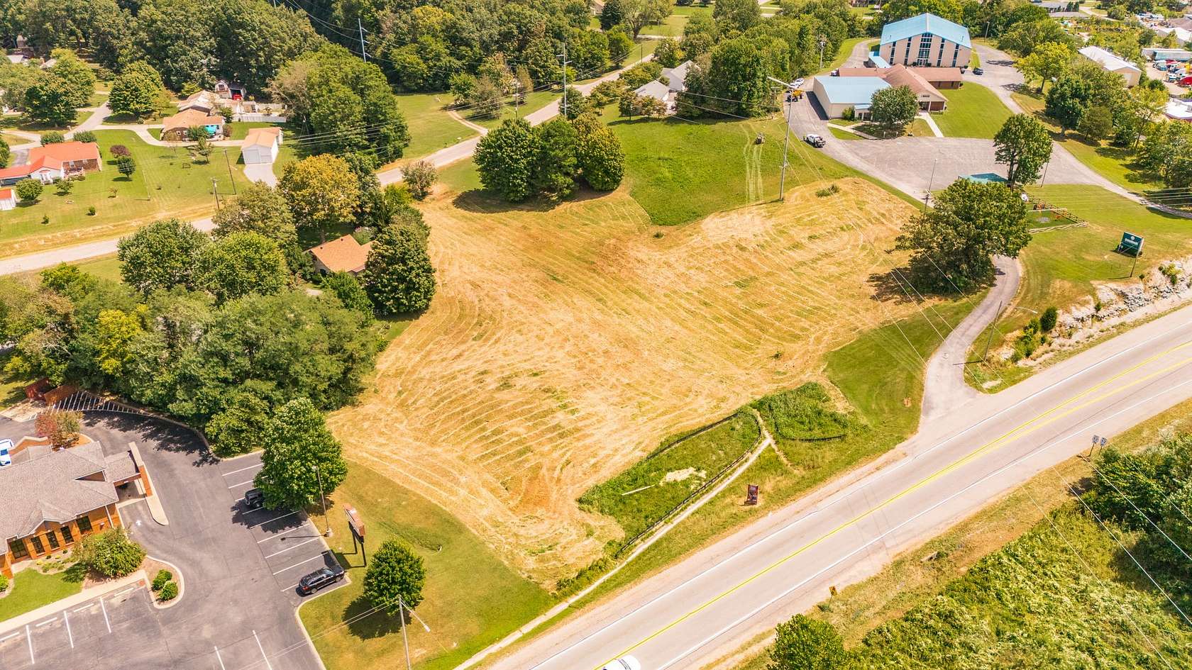 2.23 Acres of Commercial Land for Sale in Westmoreland, Tennessee