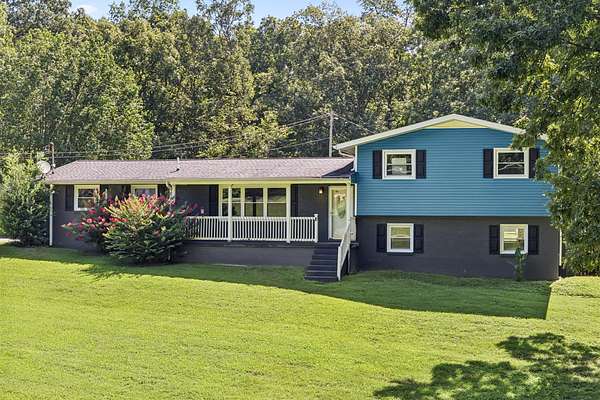 3.1 Acres of Residential Land with Home for Sale in Waverly, Tennessee