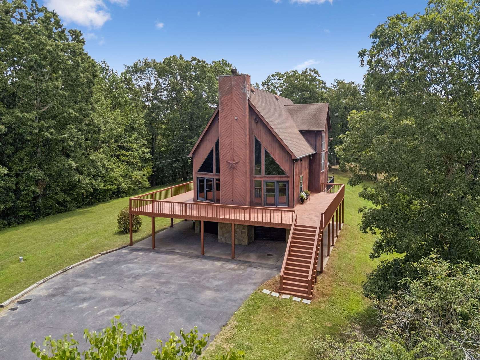 9 Acres of Residential Land with Home for Sale in Hampshire, Tennessee