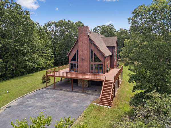 9 Acres of Residential Land with Home for Sale in Hampshire, Tennessee