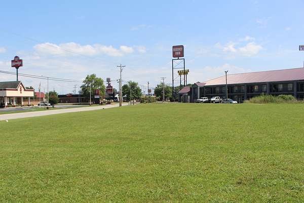 1 Acre of Mixed-Use Land for Sale in Manchester, Tennessee