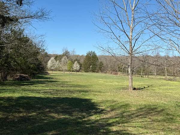 10 Acres of Residential Land for Sale in Lebanon, Tennessee