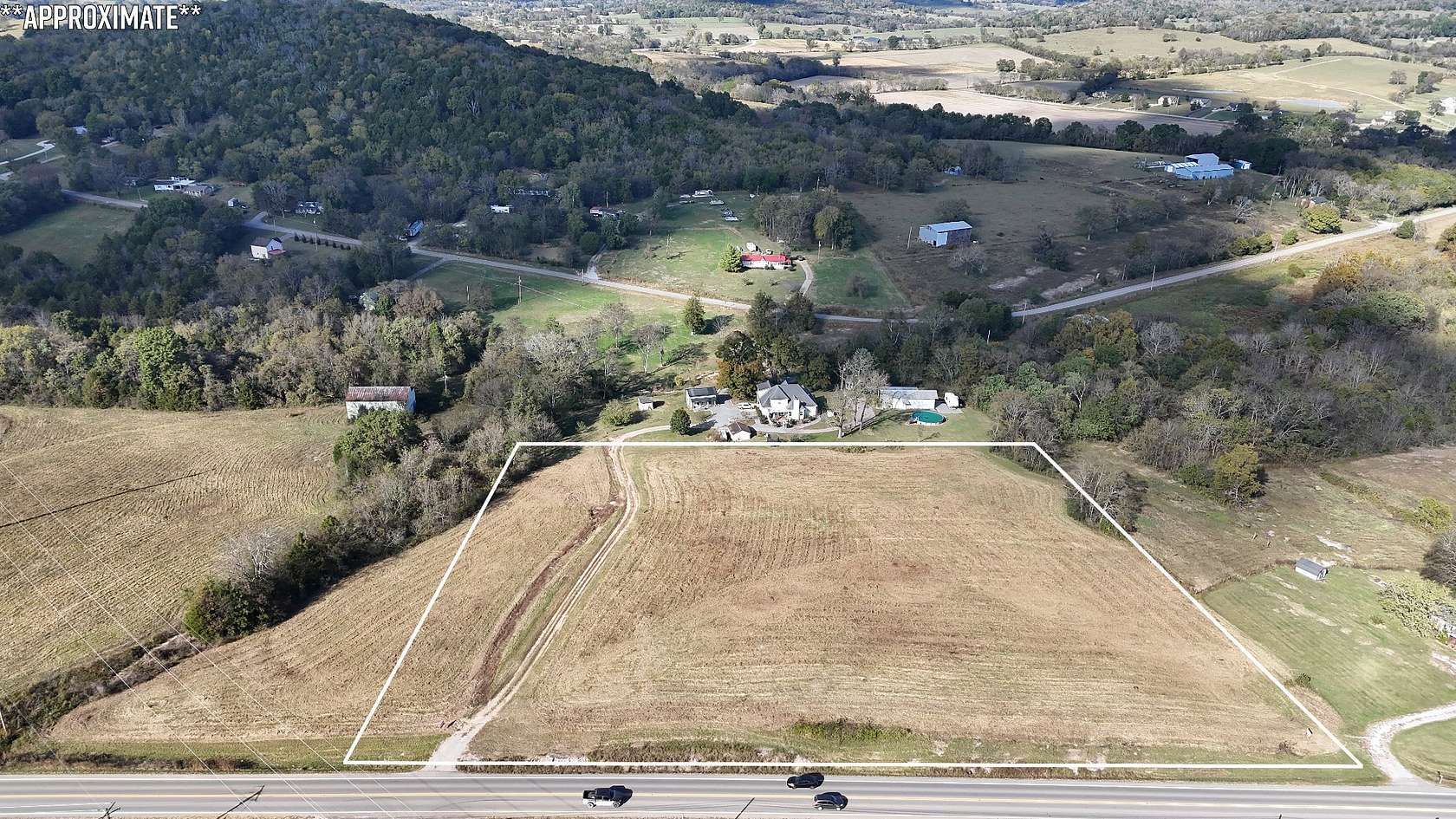 5.62 Acres of Mixed-Use Land for Sale in Hartsville, Tennessee